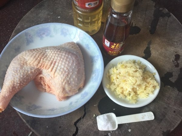 白切鸡（附蘸酱做法）步骤1