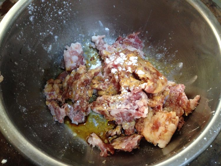 酸豆角炒肉末#本味家步骤2
