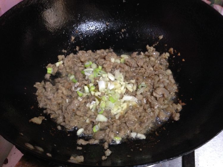 酸豆角炒肉末#本味家步骤5