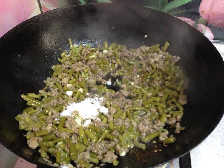 酸豆角炒肉末#本味家步骤7