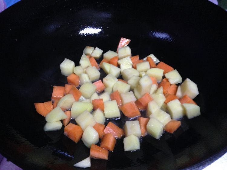 鸡丁炒土豆步骤6