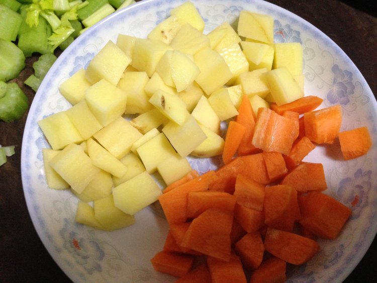 鸡丁炒土豆步骤4