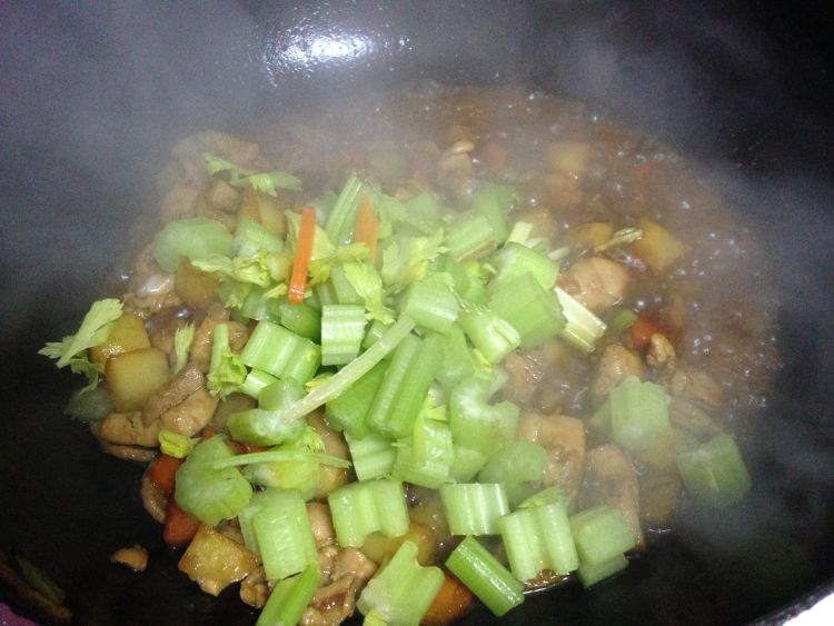 鸡丁炒土豆步骤12