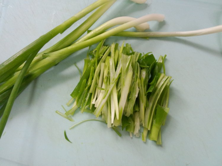 小葱拌银鱼步骤4