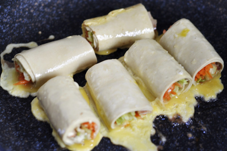 煎豆腐卷步骤6