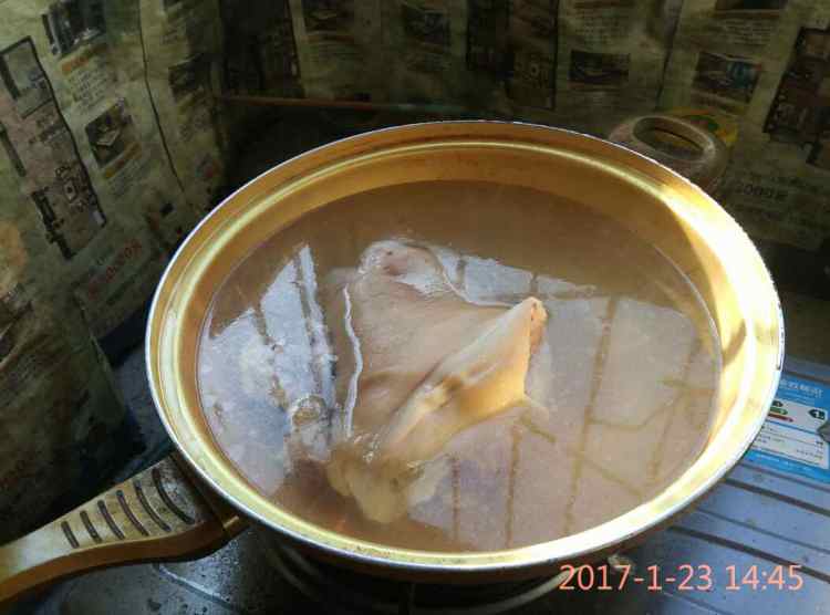 卤肘子步骤3