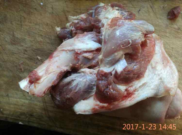 卤肘子步骤2