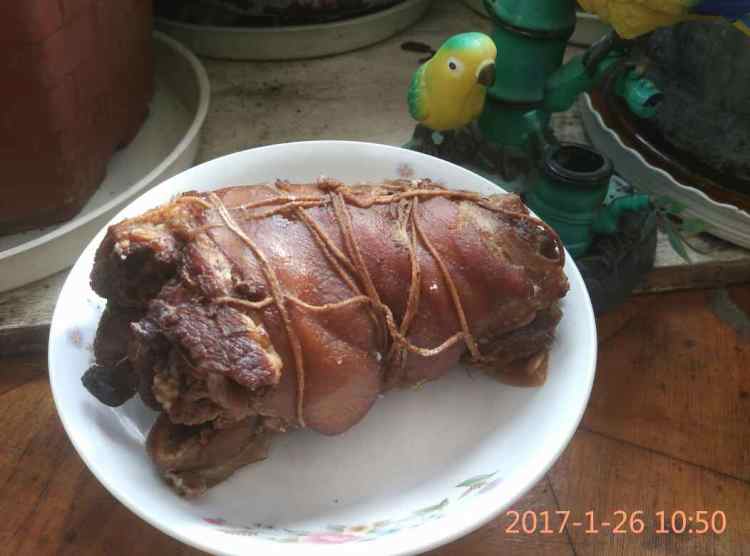 卤肘子步骤5