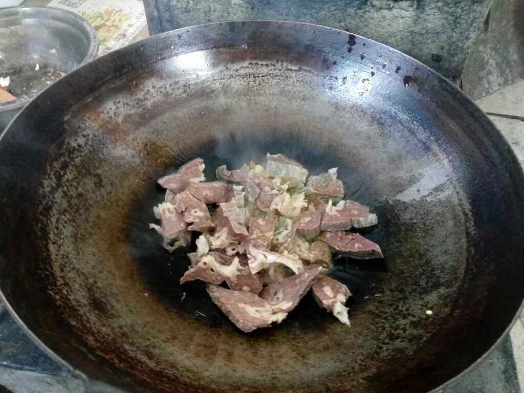 尖椒炒猪肺步骤3