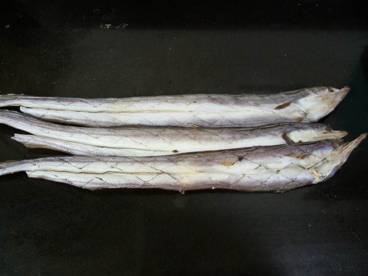 砂锅海鳗鱼干煲步骤1
