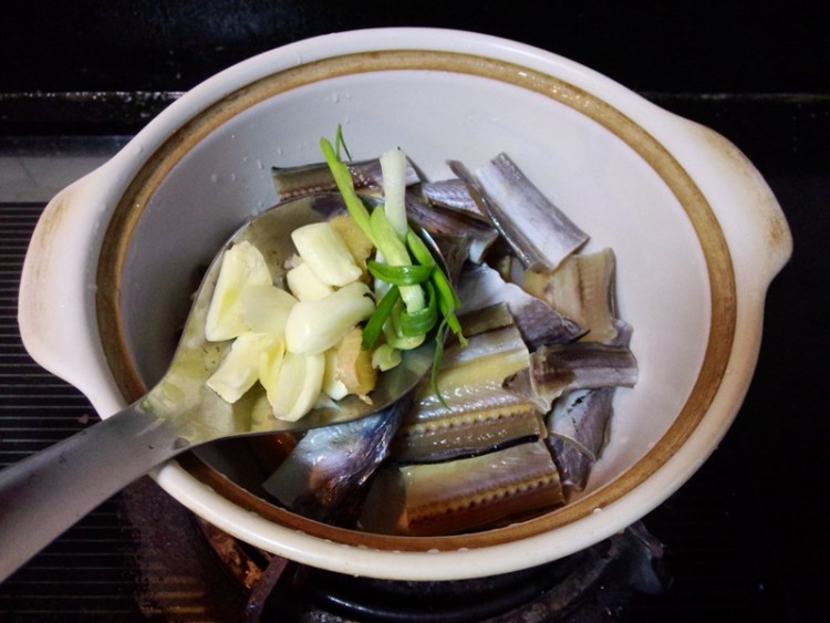 砂锅海鳗鱼干煲步骤5