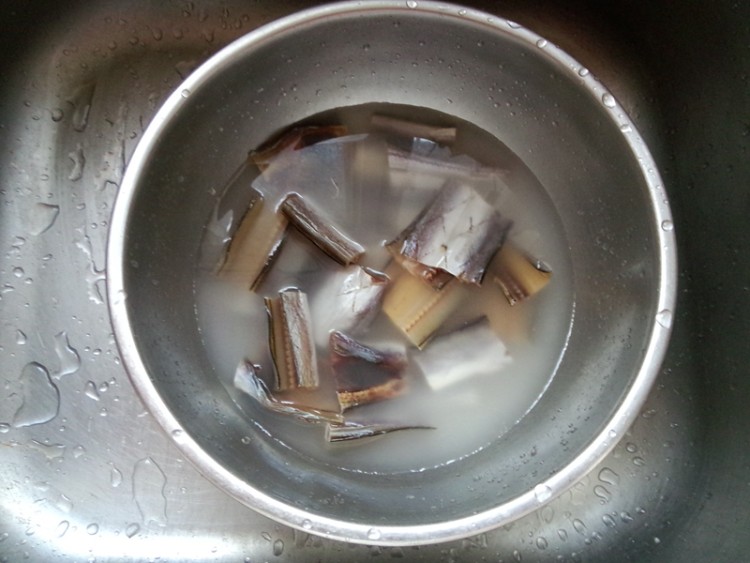 砂锅海鳗鱼干煲步骤3