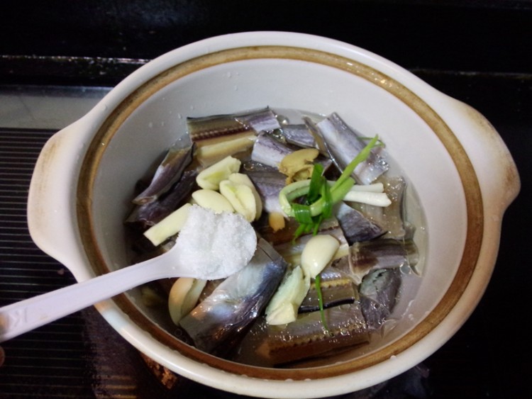 砂锅海鳗鱼干煲步骤6