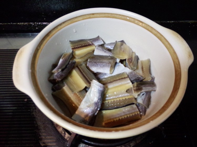 砂锅海鳗鱼干煲步骤4