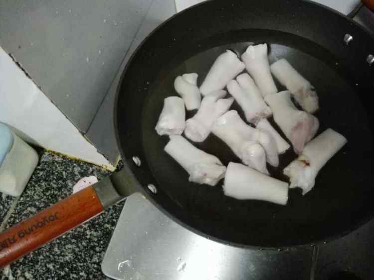 卤羊蹄步骤2