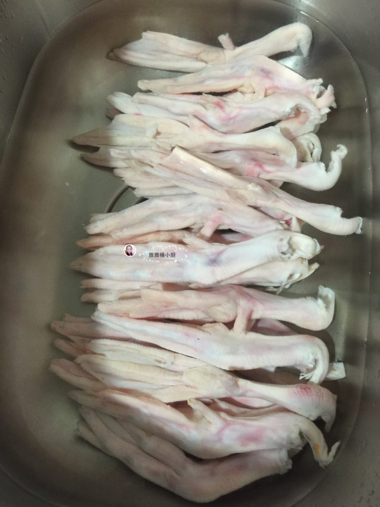 潮汕卤味-卤鸭脚步骤1