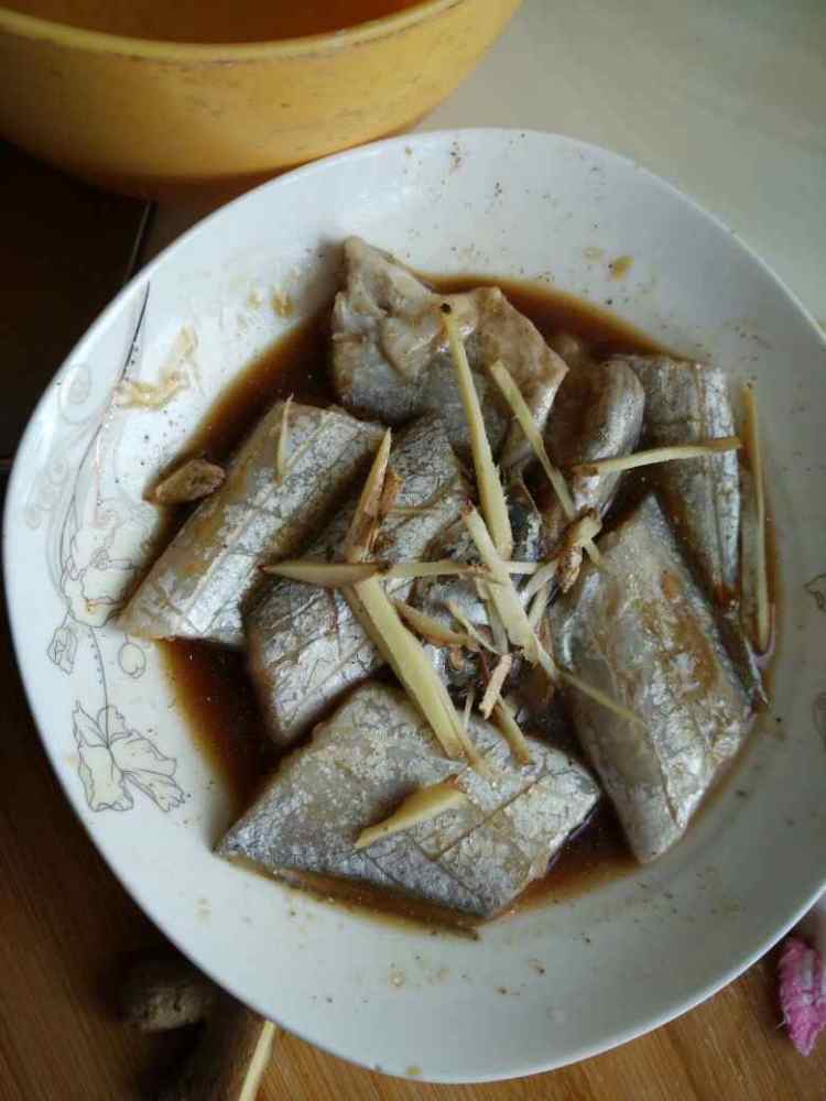 炸带鱼步骤3
