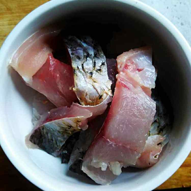 酸香侉炖鱼步骤2