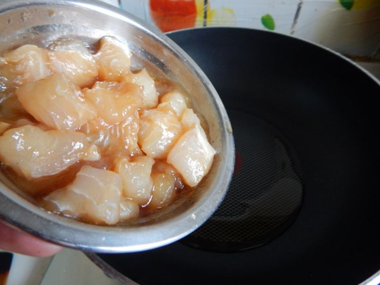 扁豆角烧鱼丁步骤6