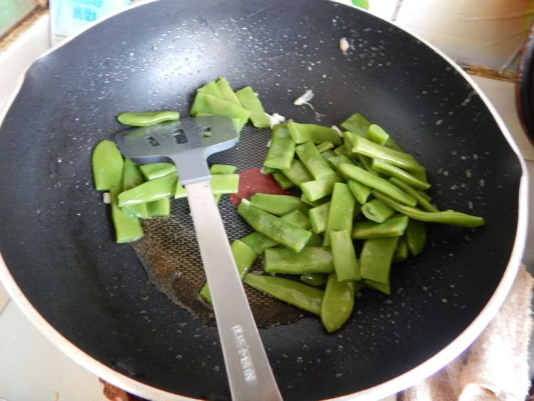 扁豆角烧鱼丁步骤9