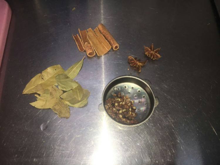 酱肘子步骤4