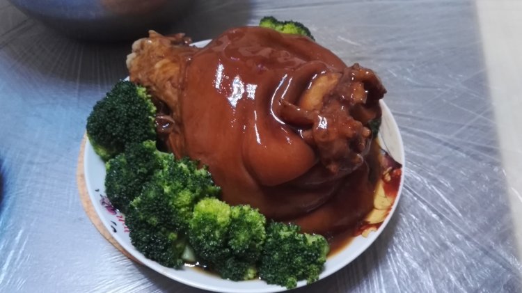 酱肘子步骤11