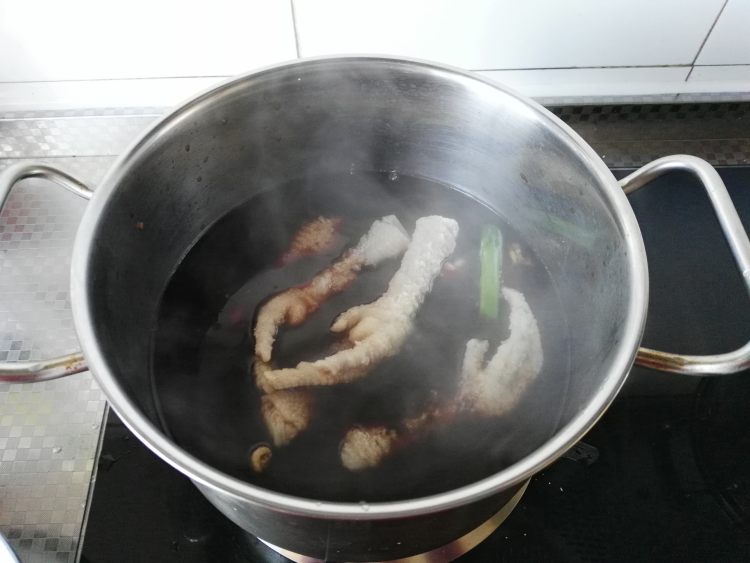 卤虎皮凤爪步骤11