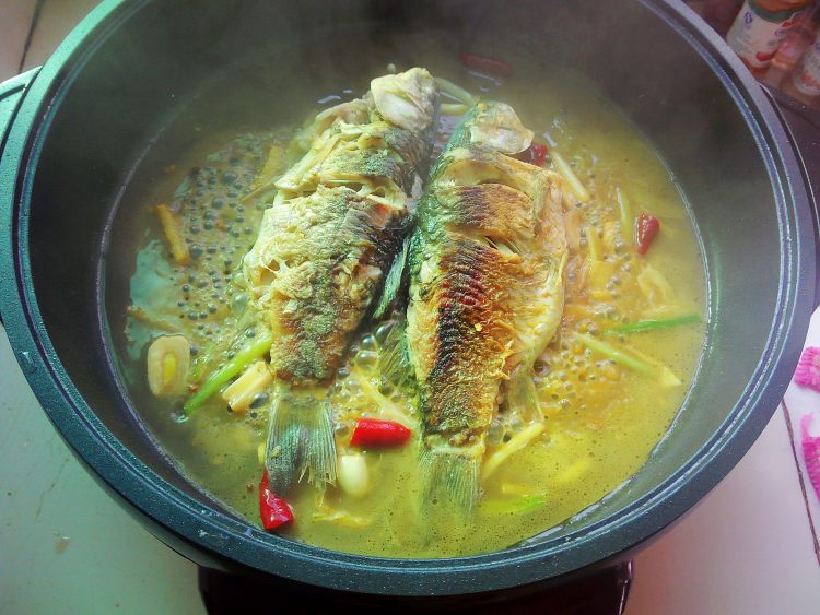 酥烧鲫鱼步骤6