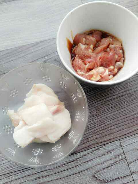 平菇炒肉步骤3