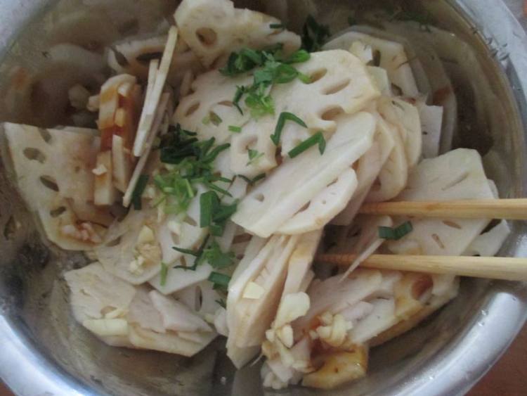 红油拌藕片步骤6