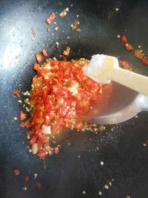 熏鸭腿炒豆芽步骤5