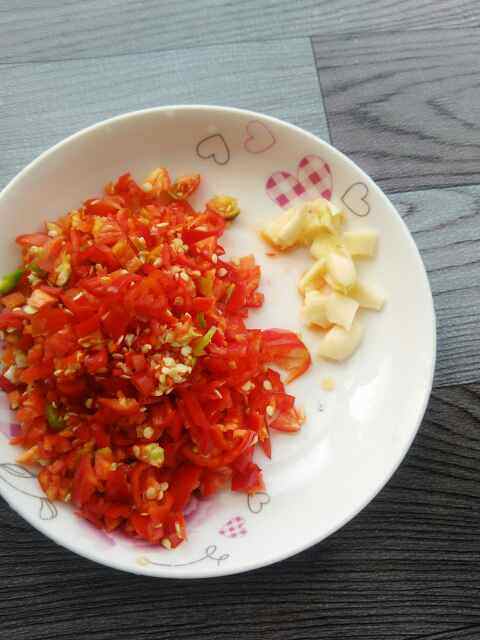 熏鸭腿炒豆芽步骤3