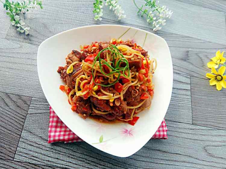 熏鸭腿炒豆芽步骤11