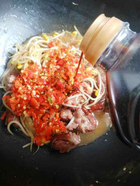 熏鸭腿炒豆芽步骤10