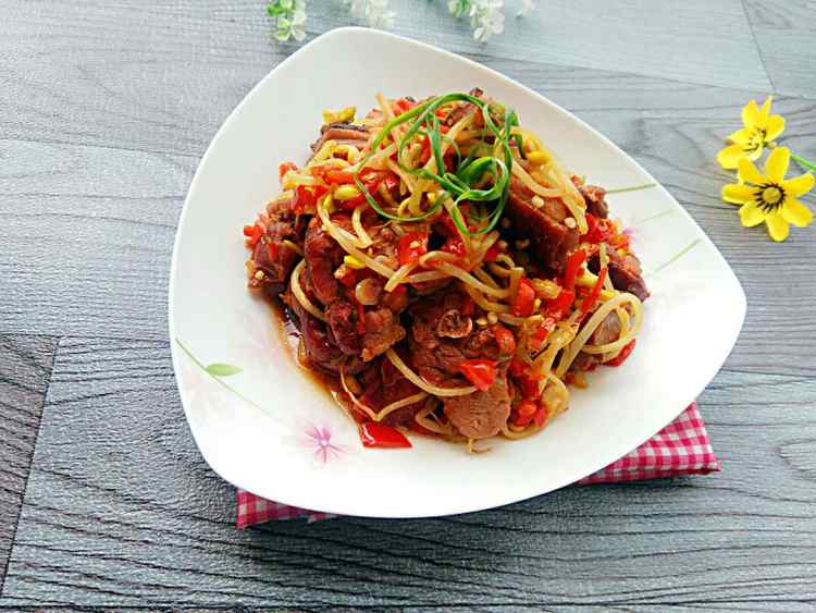 熏鸭腿炒豆芽步骤13