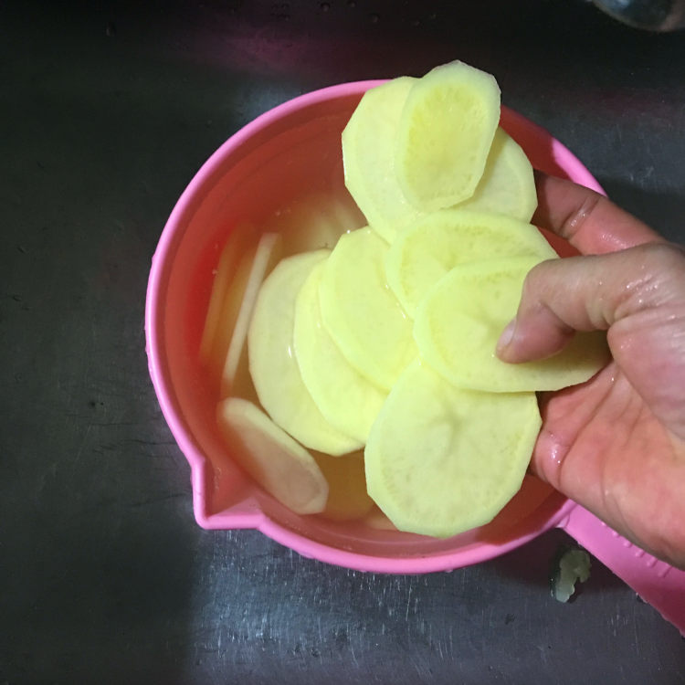 干锅腊肉土豆片步骤4