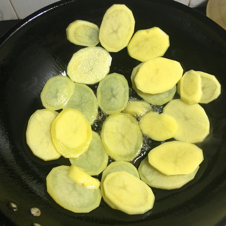 干锅腊肉土豆片步骤7