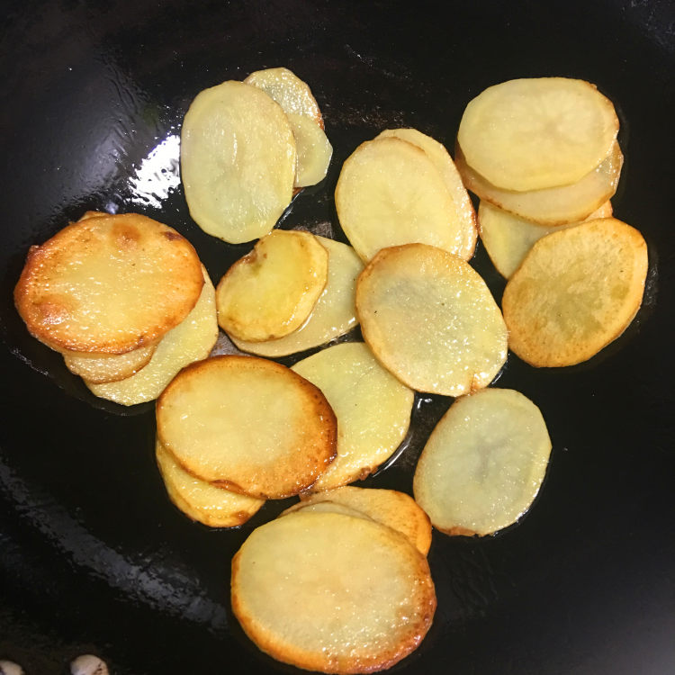 干锅腊肉土豆片步骤8