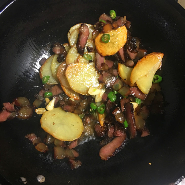干锅腊肉土豆片步骤12