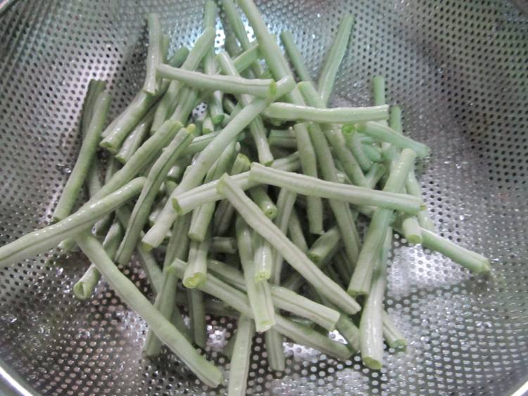 凉拌豇豆步骤1