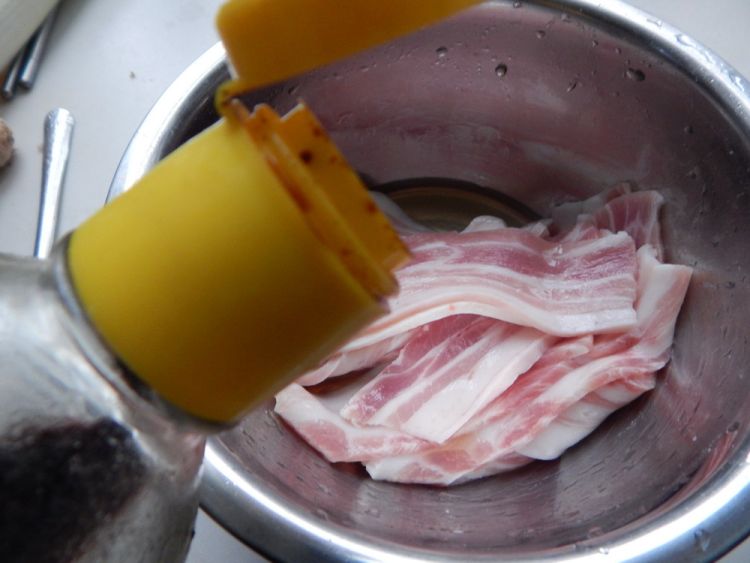 茄汁五花肉藕卷步骤6