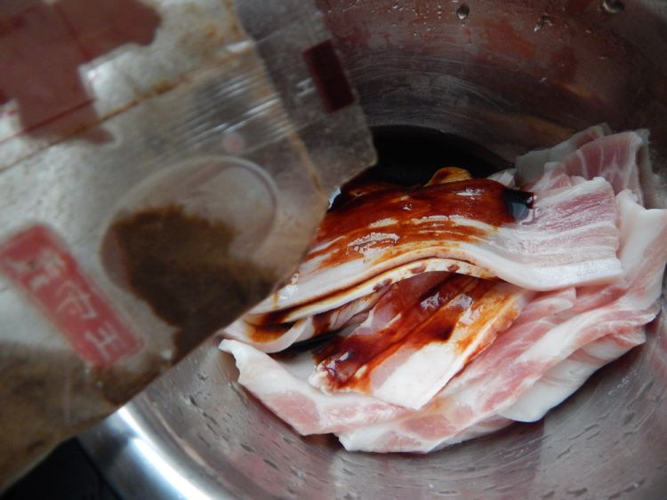 茄汁五花肉藕卷步骤7