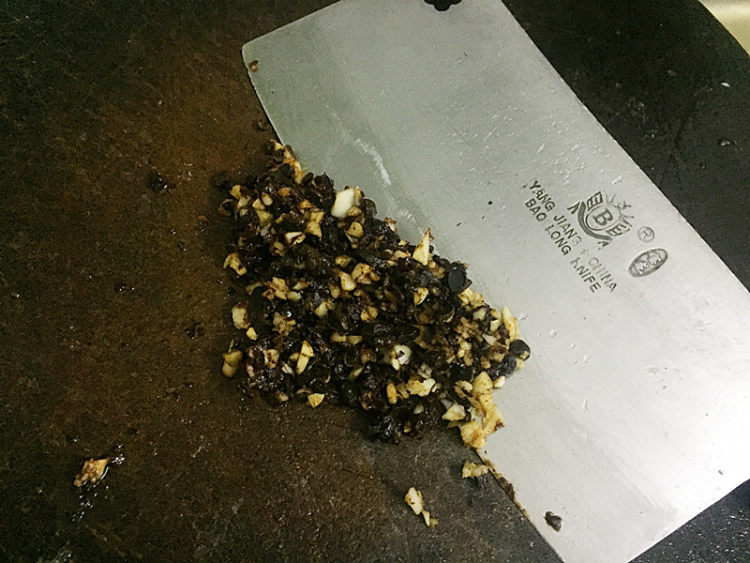 蒜蓉豆豉炒豆角步骤6