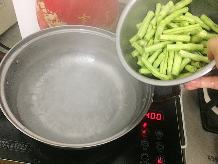 蒜蓉豆豉炒豆角步骤7