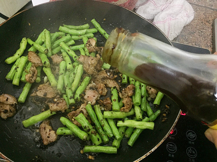 蒜蓉豆豉炒豆角步骤11