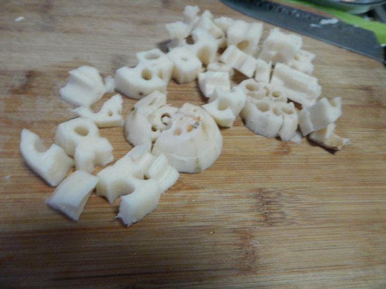 藕丁烧鸡软骨步骤2