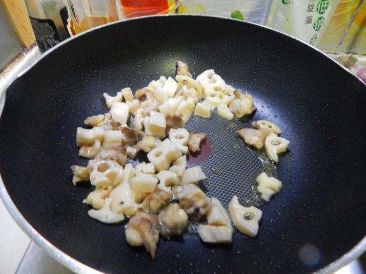 藕丁烧鸡软骨步骤6