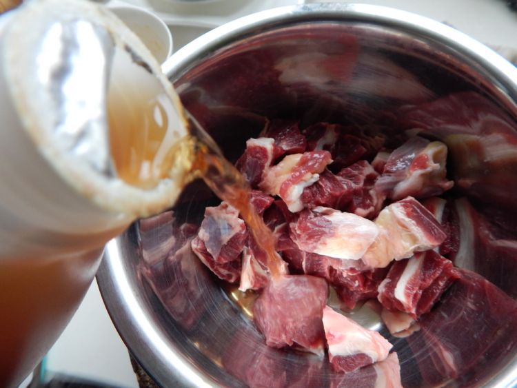杏鲍菇烧牛肉步骤3