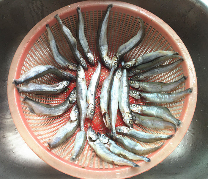 酥炸多春鱼步骤2