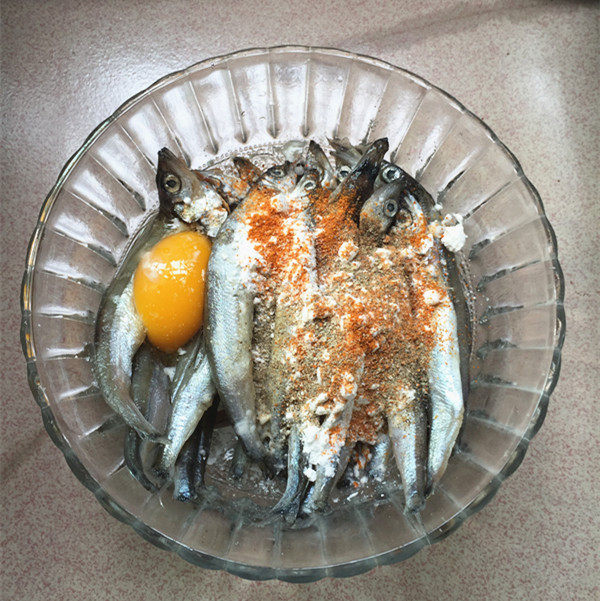 酥炸多春鱼步骤4